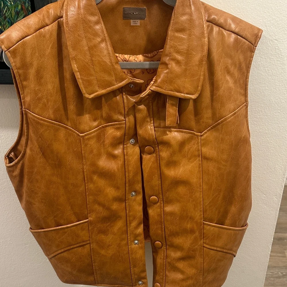 MOTHER SUPERIOR vegan leather vest - Picture 2 of 4